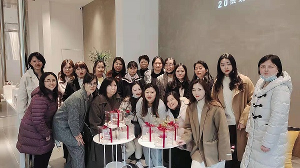 巧手做烘焙，甜蜜好时光——地产集团工会举行妇女节主题烘焙运动